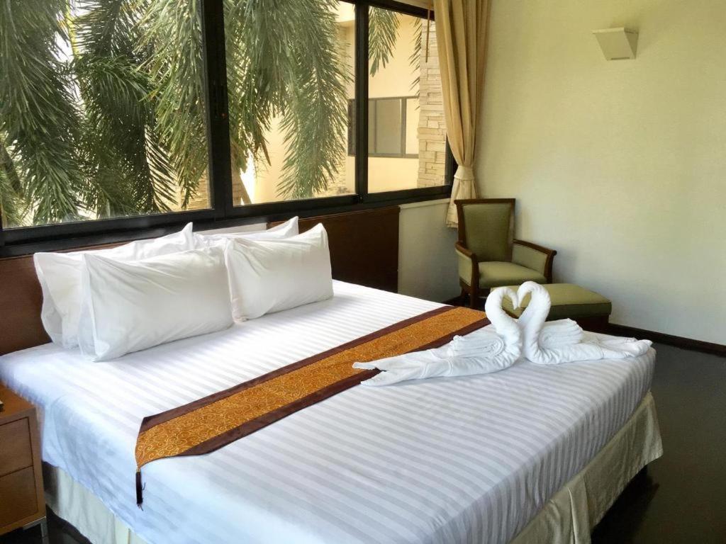 Suwan Golf & Country Club Hotel Nakhon Pathom Exterior photo