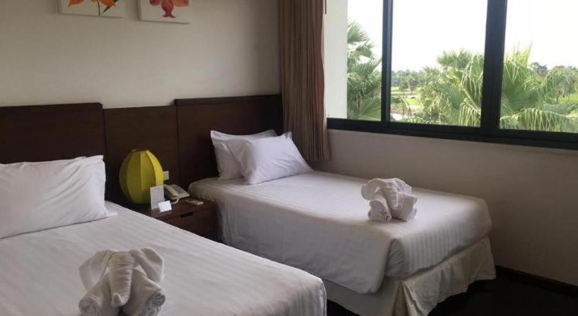 Suwan Golf & Country Club Hotel Nakhon Pathom Exterior photo