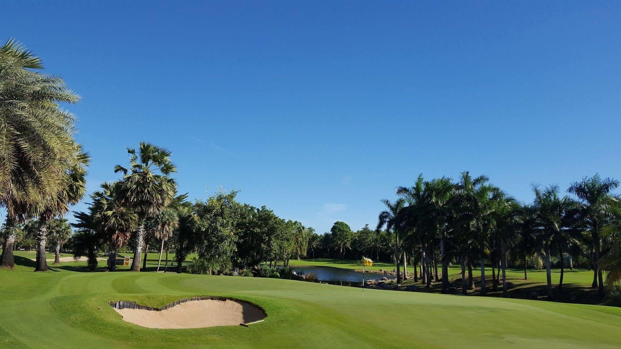 Suwan Golf & Country Club Hotel Nakhon Pathom Exterior photo