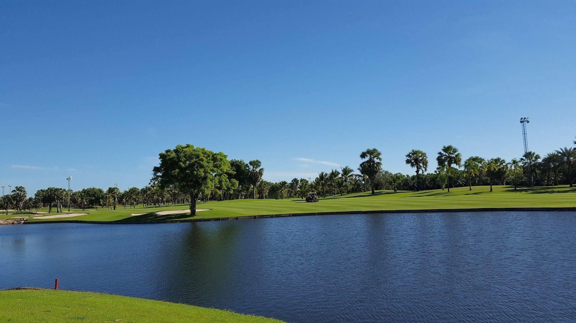 Suwan Golf & Country Club Hotel Nakhon Pathom Exterior photo
