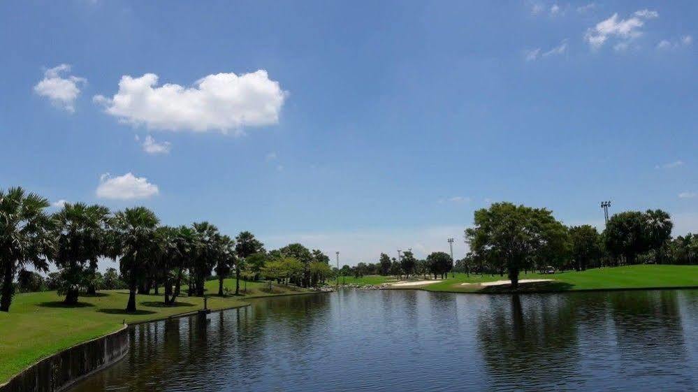 Suwan Golf & Country Club Hotel Nakhon Pathom Exterior photo
